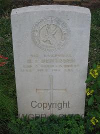 Dar Es Salaam War Cemetery - Denyssen, H T